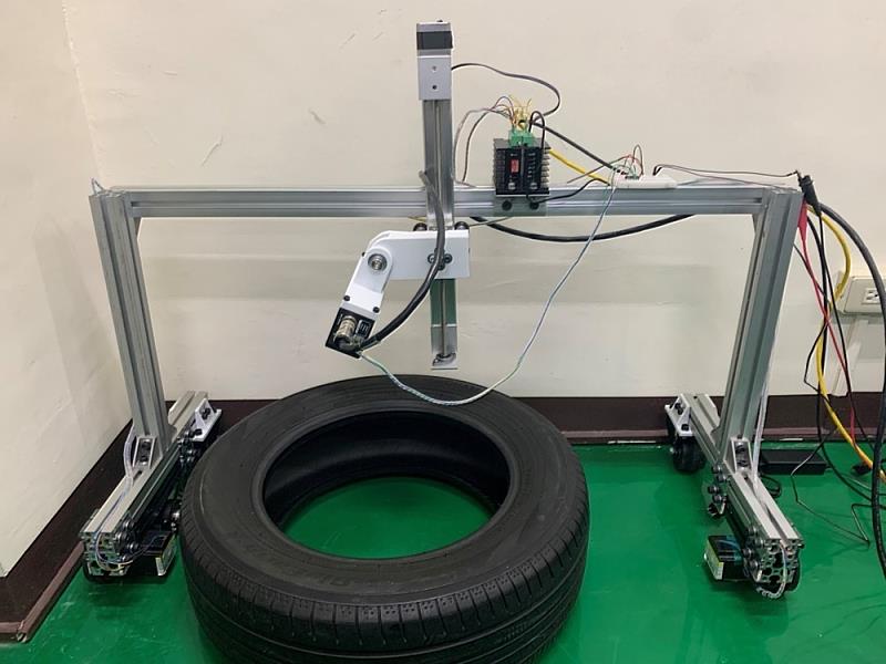 開發新型移動式輪胎文字動態辨識系統作品照片