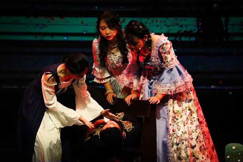 文藻外語大學德國語文科畢業公演劇照