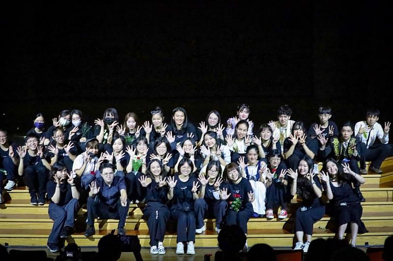 文藻外大德文科畢業公演製作團隊謝幕