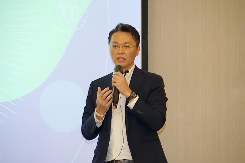 精誠集團協理劉勝登指出目前企業面臨綠領人才稀缺，透過科技創新導入相關數位系統與顧問輔導可更快速有效協助落實永續經營目標