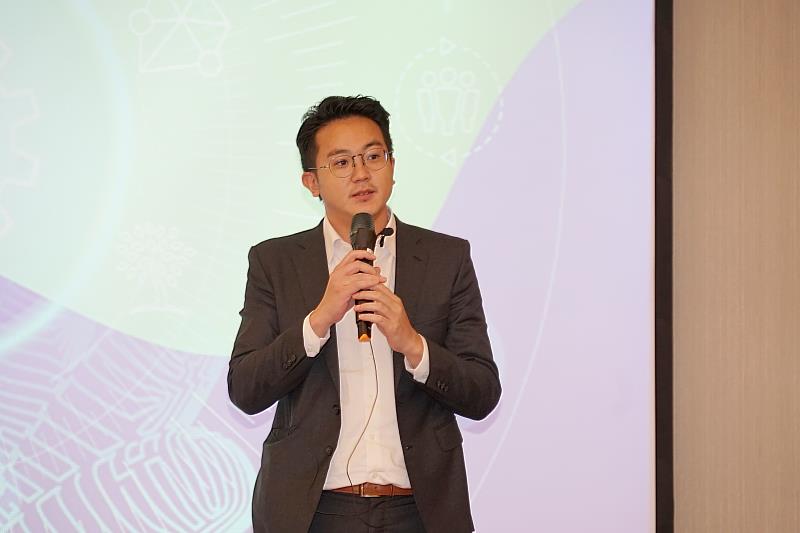 經發局長廖泰翔強調市府已訂定淨零碳排目標並推動產業轉型，將投入更多的資源、預算並訂定相關規範，跟企業共同往淨零碳排目標發展
