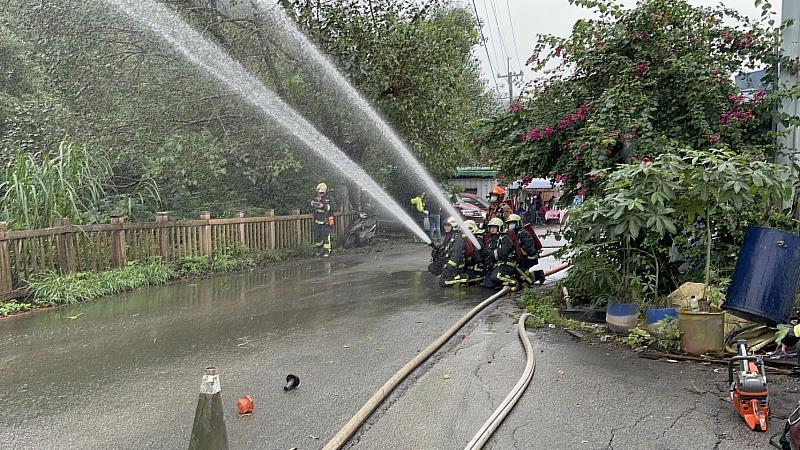 消防局透過無線數位整合系統、車載式無線電中繼台以及攜帶式中繼台等中繼機制，結合無線電、行動通訊等智能科技多管齊下，使得救災通訊不中斷，以期增進救災效率，將災害損失程度減至最低，達到新北市安居樂業的目標。