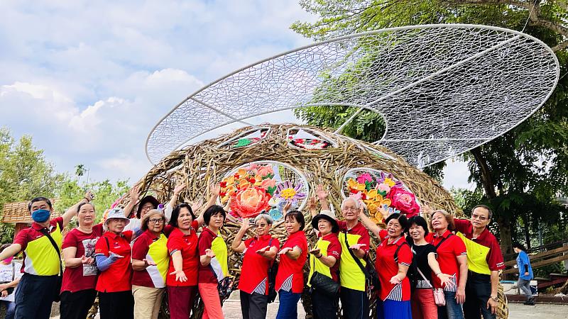 日月同輝現身嘉義中埔  裝置藝術吸睛超好拍  -5