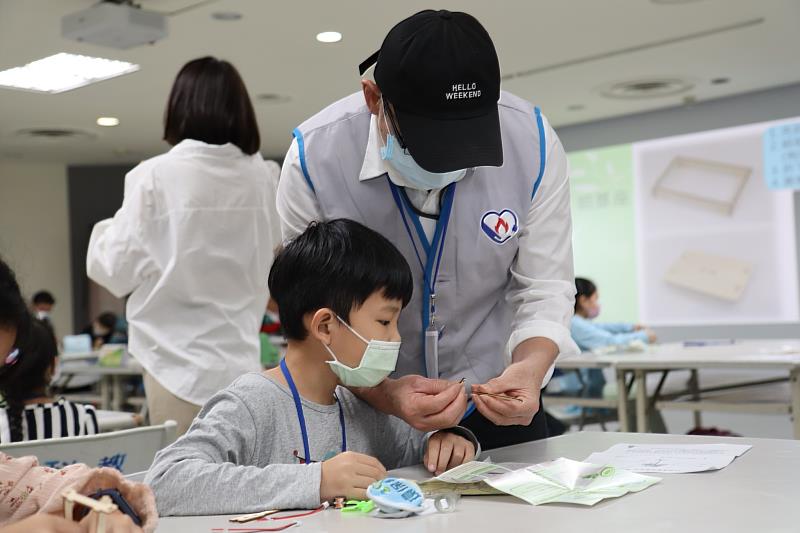 「虎你省電笑嗨嗨 節電趣味體驗營」玩具手作體驗