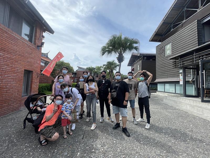 永慶房屋致力於打造友善職場，同事間除了業務上互相協助，私底下也經常相約出遊，建立起亦師亦友的良好關係。