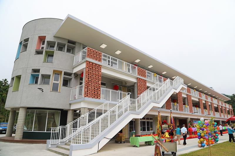 中埔鄉中山國小新建校舍落成啟用 翁章梁：投資教育絕對值得