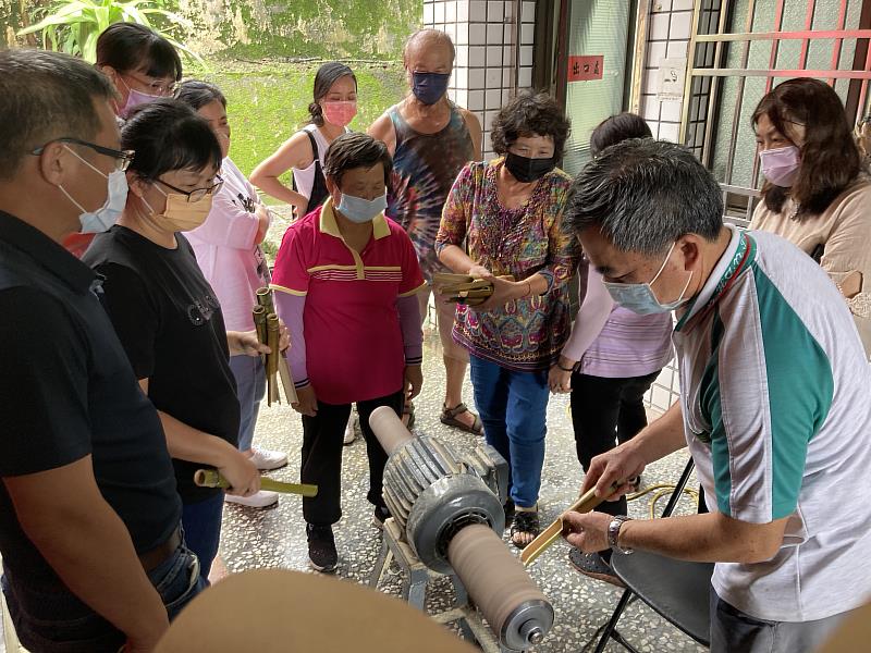 竹崎車站打卡新景點  裝置藝術「竹雨嬉遊」亮相-5