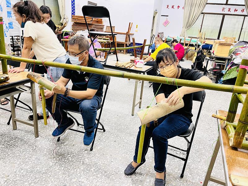 竹崎車站打卡新景點  裝置藝術「竹雨嬉遊」亮相-3