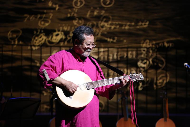 民謠大師陳明章再回屏東 用月琴彈奏土地之聲