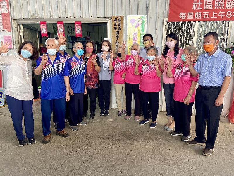 麟洛鄉田中社區關懷據點揭牌 9旬阿嬤見潘縣長份外開心