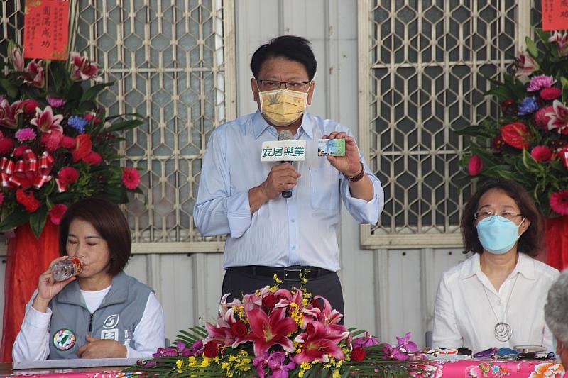 麟洛鄉田中社區關懷據點揭牌 9旬阿嬤見潘縣長份外開心
