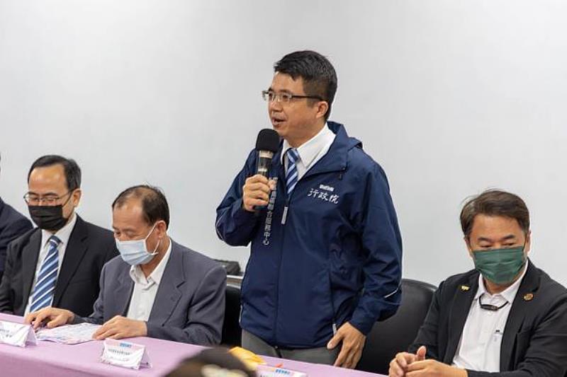 行政院雲嘉南區聯合服務中心王開玹副執行長於老闆娘學院開訓典禮中致詞。