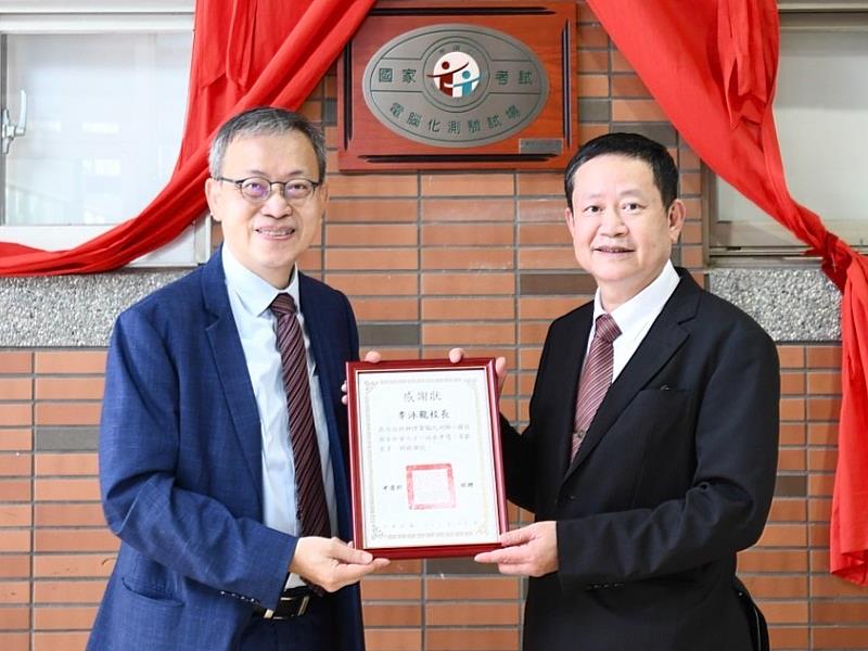 右為長榮大學校長李泳龍，左為考選部長許舒翔