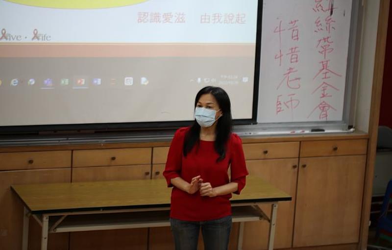 中華大學學務處衛生保健組護理師陳逸蓁表示，11月8日和10日將邀請「GisneyLand風城部屋」的陳柏昂主任來校演講，12月6日也將舉行愛滋病免費匿名血液篩檢。
