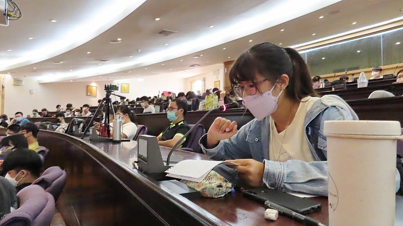 研揚科技莊永順董事長蒞南華大學演講，學生踴躍提問，現場互動熱絡。