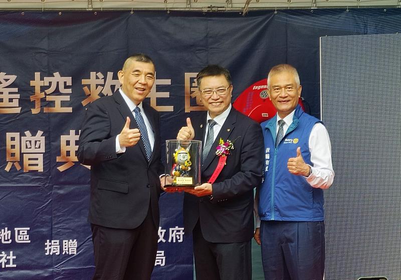 消防局衷心感謝台北滬尾扶輪社莊評州理事長，無我無私之精神為消防工作提昇新式救援設備，希望這份熱情與愛心能流轉於社會間，更期望能藉此拋磚引玉，讓社會上更多人關心防救災安全之議題。