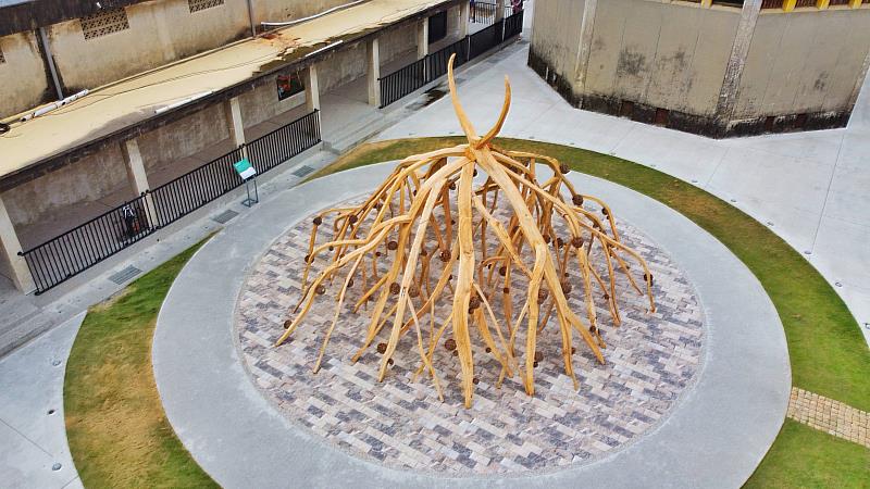 中埔穀倉園區新地標 《月彎下的祝福》展出中