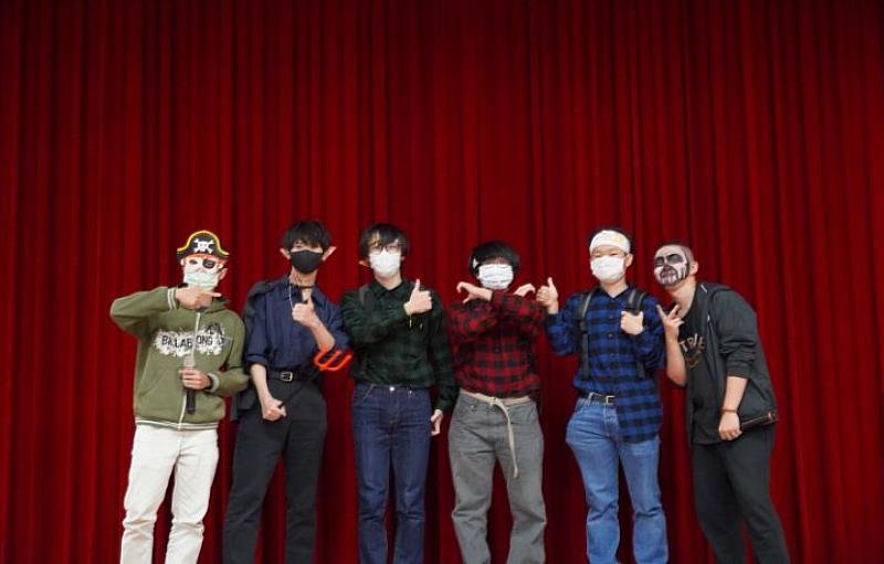 日籍學生的宅男裝扮，獲得裝扮比賽第一名。