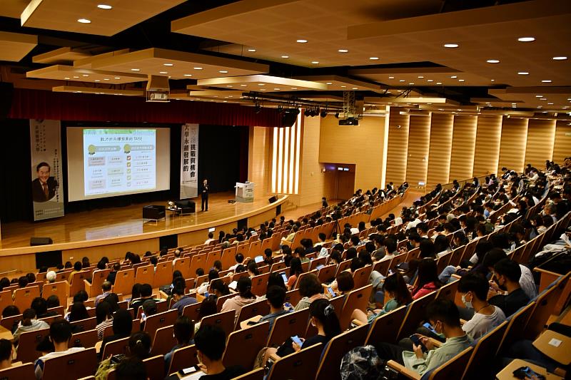 演講現場學生參與踴躍