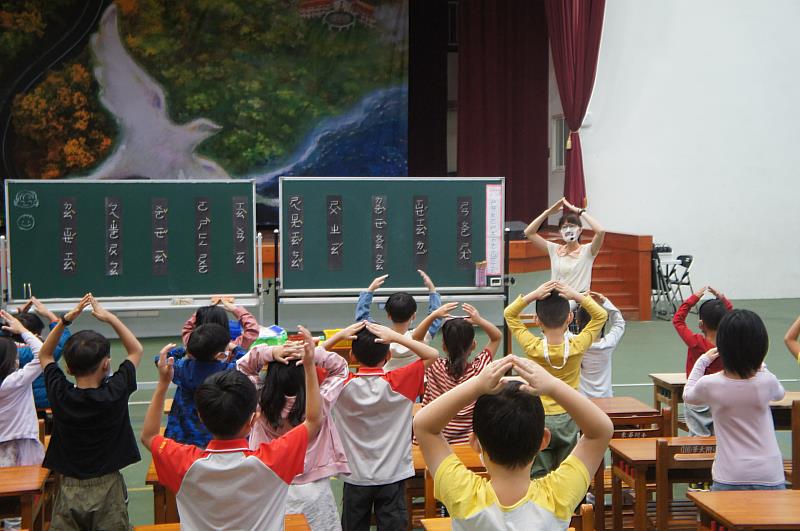教學實習課程觀摩謝世婷老師演示：注音教學。