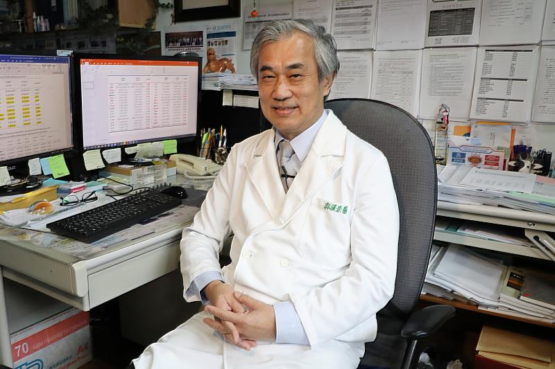 因為不捨泌尿患者每日為排尿所苦，郭漢崇教授總是想盡辦法來治療病人，幫助他們好起來，生活能過得更好，也因此積極投入治療研究。