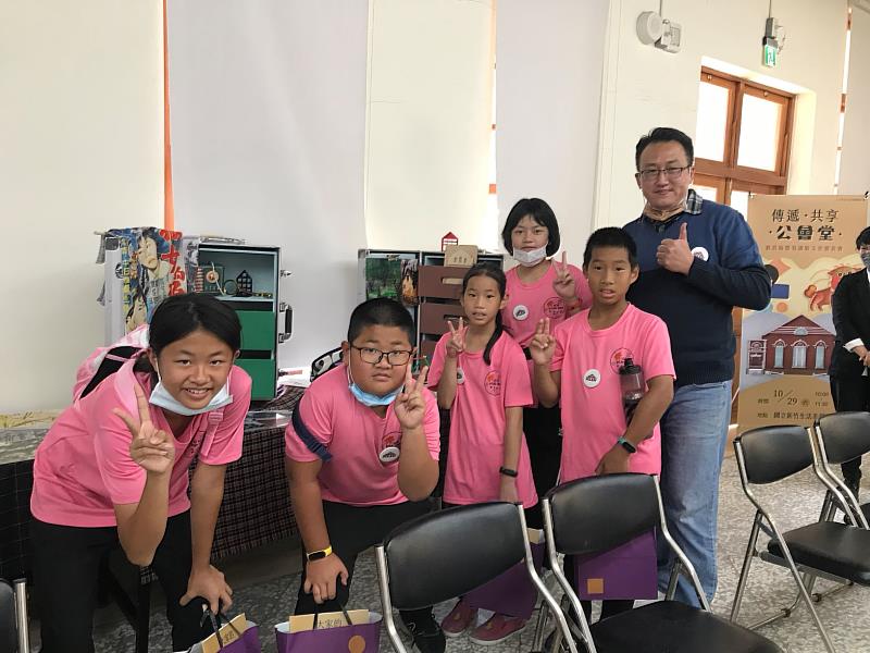 來自苗栗縣通霄鎮烏眉國小楓樹分校師生