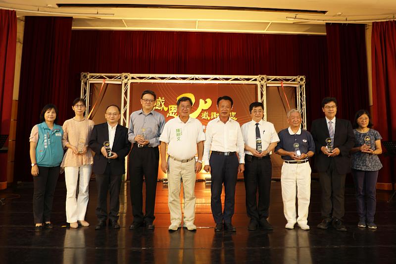 嘉義縣社區複合式健康篩檢服務20年！翁縣長親自感謝醫療團隊的付出