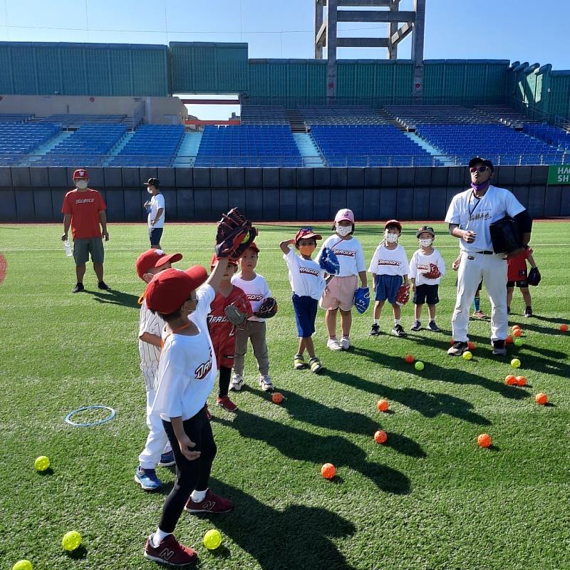 夢無限教練教導高飛球接球方式