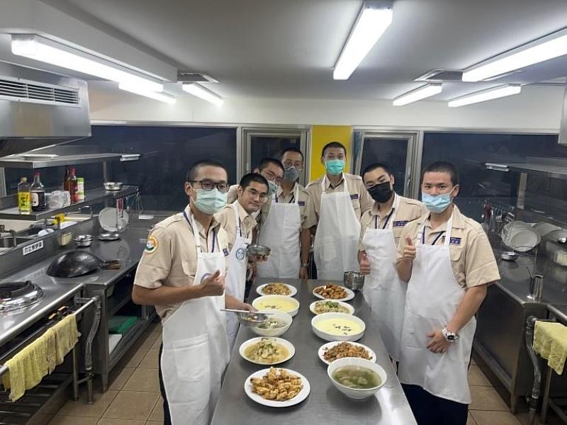 烹飪課協助役男培養駐地生活能力