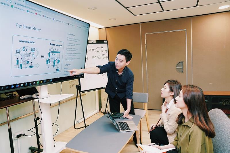 信義房屋正在推動數位轉型，是除了傳統的不動產交易外，也致力於邁向居住生活產業。