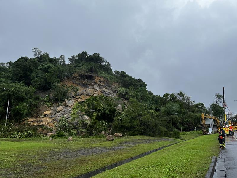 民眾若需相關用路訊息協助，請撥打高速公路局1968或北區交控中心電話(02)2909-6141#3333 或內政部警政署警察廣播電台https://www.pbs.gov.tw/cht/index.php?code=list&ids=163，新北市政府關心你。