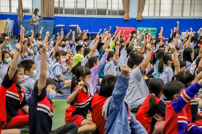 人本交通札根嘉縣校園　創意兒童劇巡迴寓教於樂-3