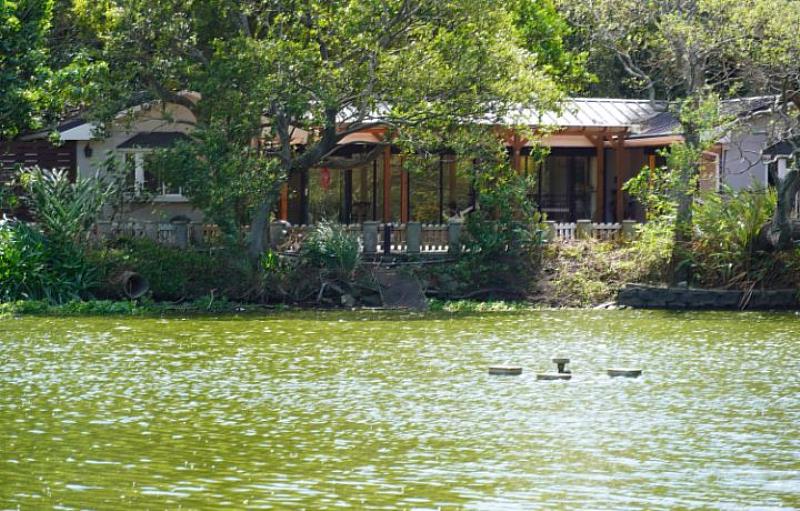 Lago Bistro餐廳位在中華大學鴨子湖畔，風光明媚，景色宜人。
