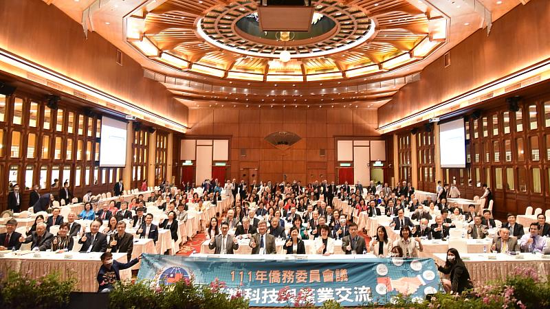 「臺灣科技與產業交流」專題報告，副委員長徐佳青與研發機構合影