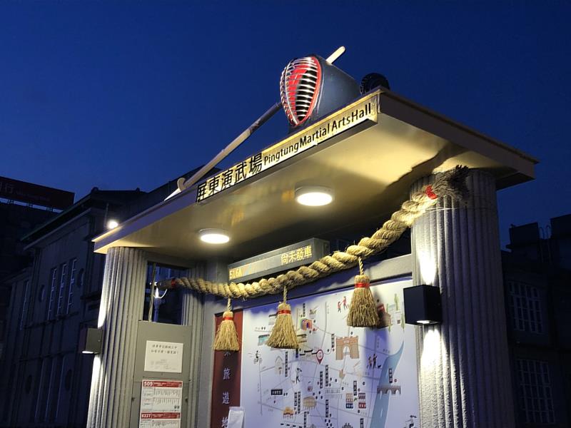 藝術公車亭吹日式風  感受創意街頭美學