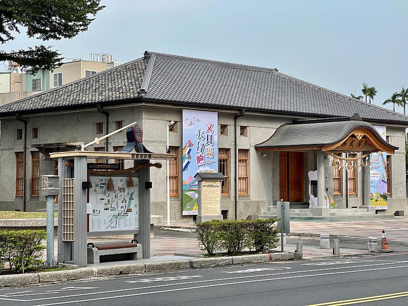 藝術公車亭吹日式風  感受創意街頭美學