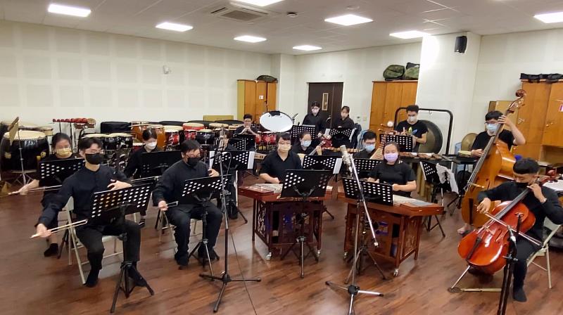 南華大學民音系勇奪馬來西亞國際藝術節三大獎，絲竹樂團由邱秉鎰老師指導，以《一隻鳥仔》曲目勇奪「榮譽金獎」第一名。