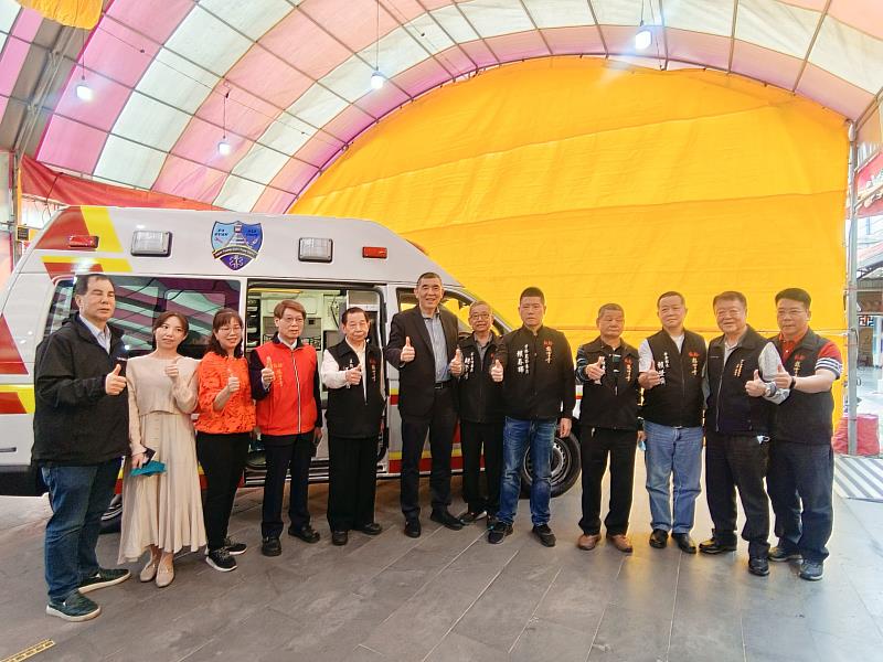 為提升救護人員於後艙執行救護勤務之安全，本次救護車於醫療艙裝設快取式器材整理盒系統(