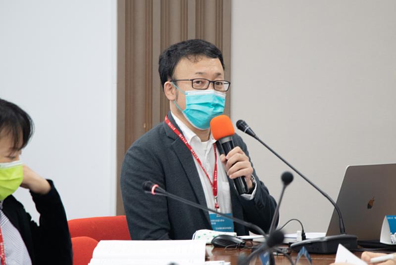 圖三：世新大學日文系講師後藤晃於台上發表研究