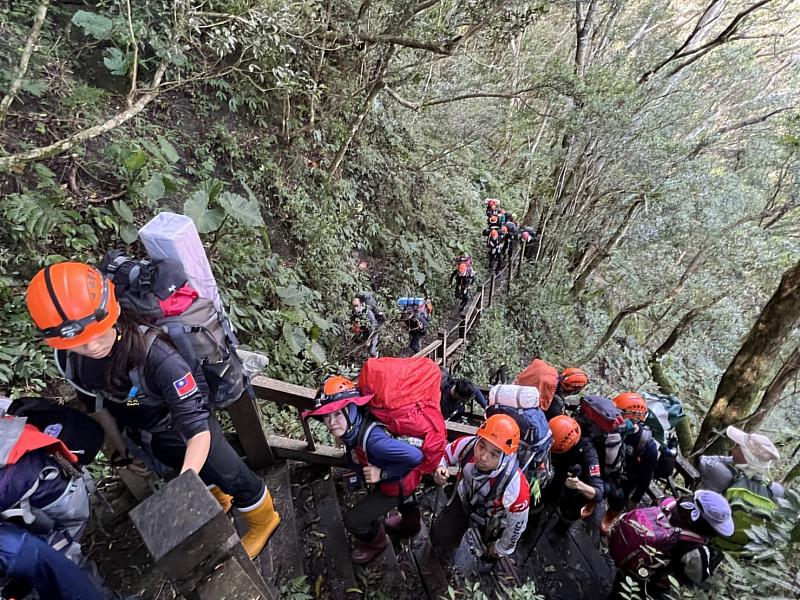此次訓練由大埔義消特搜分隊潘鎮琦分隊長發起，訓練地點為新北市三峽區滿月園森林遊樂區山域至桃園北插天山，訓練課程包括重裝行走10小時及山區紮營過夜