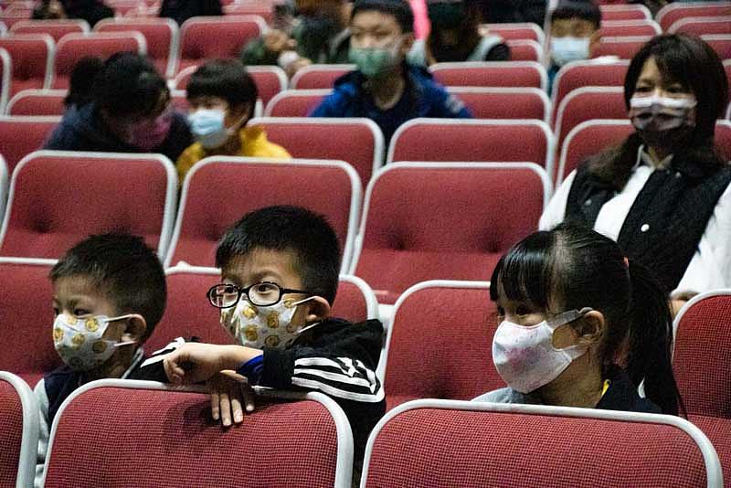 圖三：近70位私立中山小學、私立再興小學師生蒞臨世新體驗8K影視饗宴