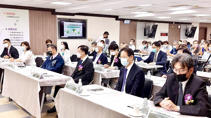 4.現場中央部會、地方政府首長與來賓均專心聆聽大師級講者演講。