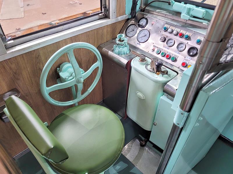 鐵博籌備處以符合現代安全法規之前提修復DR2303號柴油客車動力、控制及電氣設備，並盡可能保持其原始外觀。