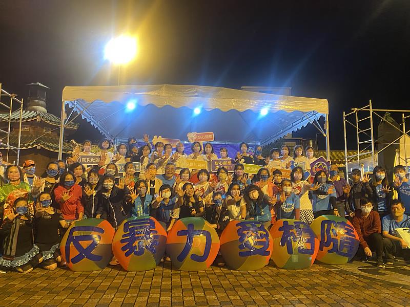 臺東縣「真愛永續、資源相伴」聯合旗艦成果展暨踩街活動防暴成果展 縣長饒慶鈴高度肯定