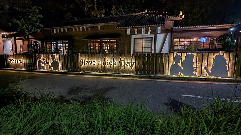 鐵花商圈打卡新景點  i鐵花夜間裝置新亮相 營造友善夜經濟遊憩氛圍