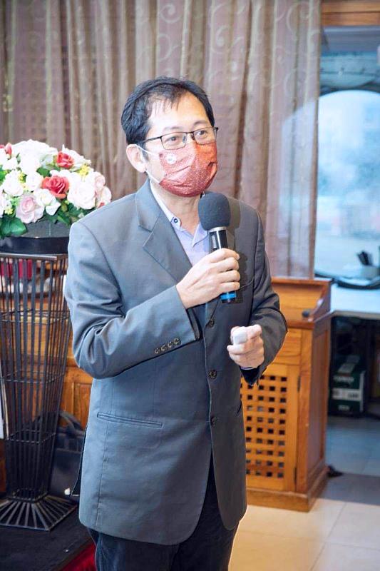 南華大學與國際扶輪社辦理澎湖永續旅遊發展論壇，南華大學永續中心執行長洪耀明分析ESG與永續發展策略。