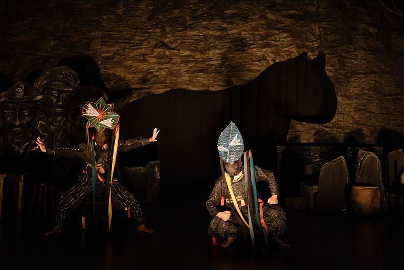 鍾伯淵、黃春明合作 《戰士，乾杯！》 魯凱族人共同演繹部落故事