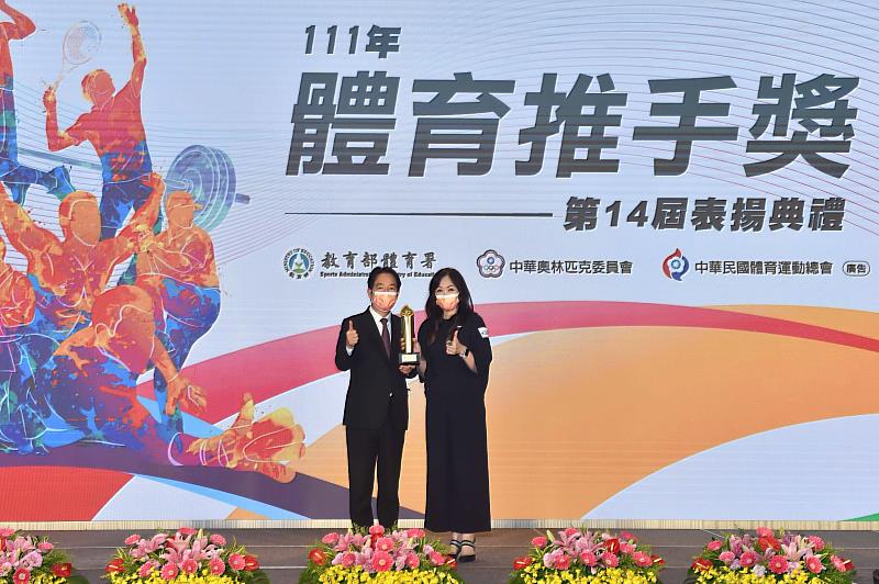 台灣大哥大連續6年榮獲「贊助類金質獎」以及「長期贊助獎」，台灣大永續暨品牌發展副總經理劉麗惠代表領獎，由副總統賴清德親自頒獎。