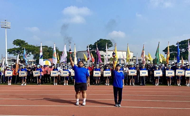 屏實力、綻夢想  屏東縣運暨公教聯合運動會熱鬧開幕