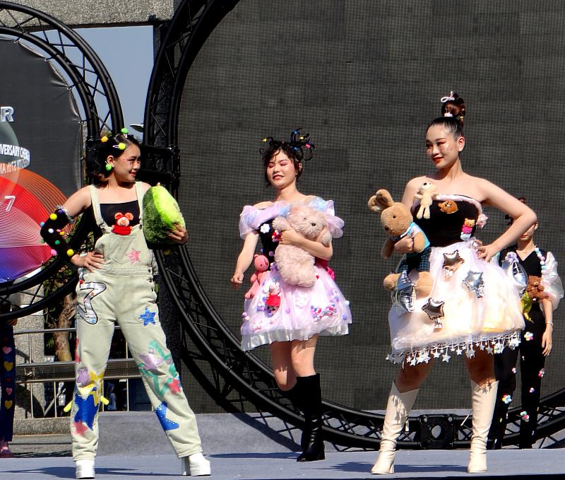 正修妝彩系「妝彩走秀──愛．無設」驚艷!